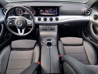 Mercedes-Benz E 220 AVANTGARDE / SPORT STYLE / 2.0 143kW
