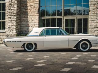 Ford Thunderbird 6.4 V8 221kW