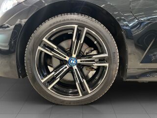 BMW 330 e xDrive M-Sportpakett 2.0 R4 215kW