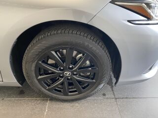 Lexus ES 300h Limited Edition 2.5 131кВ