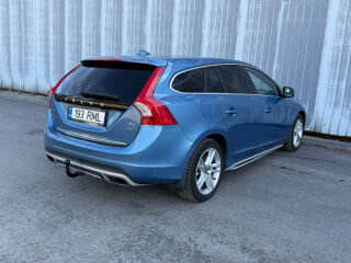 Volvo V60 Plug-In Hybrid AWD 2.4 D6 AWD 158кВ