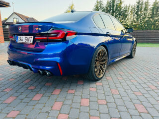 BMW M5 Akrapovič & Bowers & Wilkins 4.4 V8 569kW