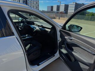 Audi e-tron 55 quatrro S-line 300kW 158kW