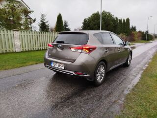 Toyota Auris 1.8 73kW