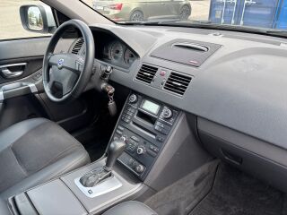 Volvo XC90 Momentum AWD 2.4 R5 D5 136kW