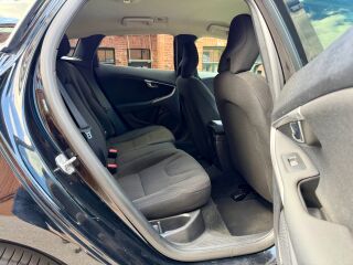 Volvo V40 Summum 1.6 TDi 84кВ