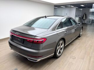 Audi A8 Lang 55 TFSI quattro 3.0 250kW