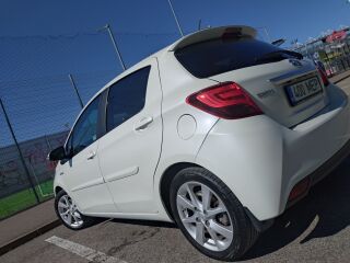 Toyota Yaris LUXURY 1.5 55kW
