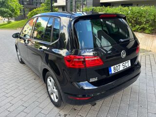 Volkswagen Golf Sportsvan 1.6 81кВ