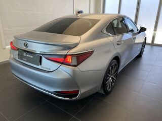 Lexus ES 300h Limited Edition 2.5 131кВ