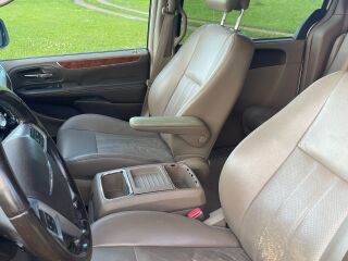 Chrysler Town & Country 3.6 211кВ