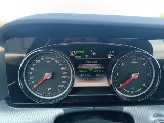 Mercedes-Benz E 300 de T AVANTGARDE 2.0 143kW