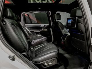BMW X7 Individual-Sky lounge-M Paket 3.0 250kW
