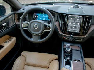 Volvo XC60 AWD DARK Ultimate Fullopt 2.0 B5 AWD MHEV Kerghübriid 184kW