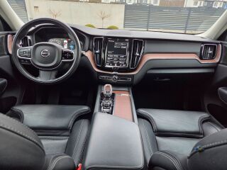 Volvo XC60 2.0 T8 Recharge PHEV pistikhübriid 288kW