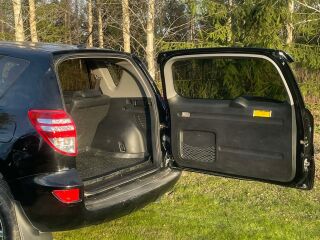 Toyota RAV4 4WD M/T Luxury 2.2 110kW