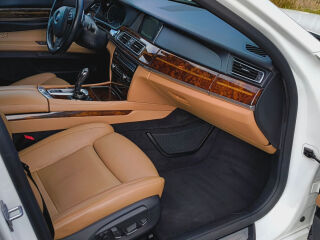 BMW 750 M-Sport 4.4 V8 330кВ