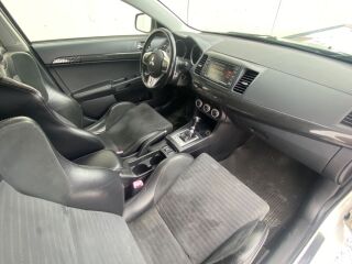 Mitsubishi Lancer Evolution X 2.0 217кВ