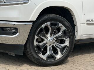 Ram 1500 Limited Crew Cab 5.7 V8 Hemi 395hp