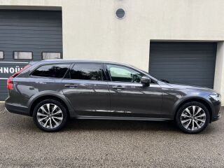 Volvo V90 Cross Country Intelli Safe Pro Luxury AWD MY22 2.0 B5 KERS MILD Kerghübriid 183kW