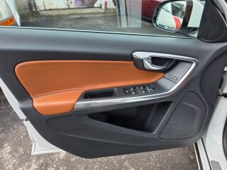 Volvo V60 Summum AWD Plug-In Hybrid Ice White 2.4 D5 158kW