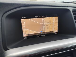 Volvo V60 MOMENTUM 2.0 R4 D3 110kW
