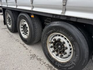Schmitz Semitrailer Curtainsider Standard