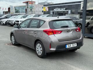 Toyota Auris 1.6 97кВ