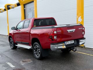 Toyota Hilux Double Cab Legend 2.8 150кВ