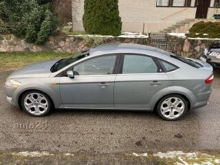 Ford Mondeo Ghia 2.5 162kW