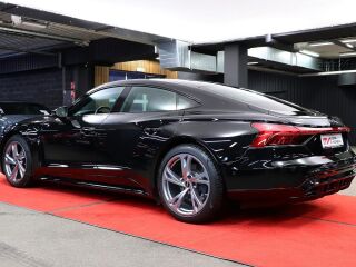 Audi e-tron GT quattro 350кВ