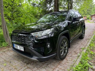 Toyota RAV4 Luxury plus 2.0 129кВ