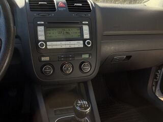 Volkswagen Golf V 1.6 85кВ