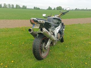 Aprilia RSV 1000 Tuono R V2 102kW