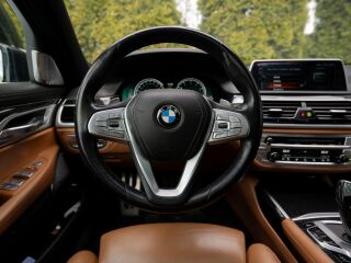BMW 750 i xDrive M-Sportpakett 4.4 330кВ
