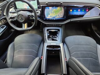 Mercedes-Benz E 300 AMG line SUPERSCREEN 2.0 150kW
