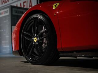 Ferrari 488 3.9 493kW