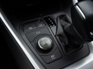 Toyota RAV4 Adventure 2.5 131кВ