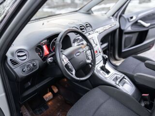 Ford Galaxy Ghia 2.0 103kW