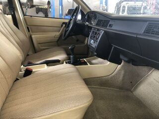 Mercedes-Benz 190 2.0 90кВ