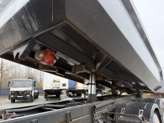 Volvo FM 340 6x2 box vibra