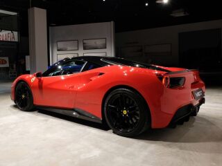 Ferrari 488 3.9 493kW