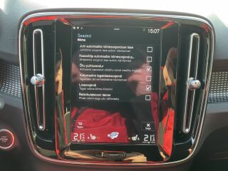 Volvo XC40 R-DESIGN INTELLI SAFE PRO GEARTRONIC RECHARGE 1.5 T5 Twin-Engine PLUG-IN-HYBRID 60 + 132kW