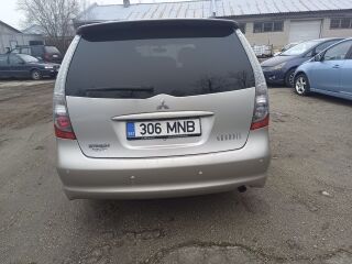 Mitsubishi Grandis 2.4 121kW