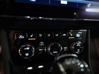 Skoda Superb ELEGANCE 2.0 TDI 110кВ