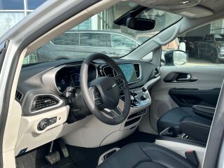 Chrysler Pacifica Select NEW 3.6 V6 Pentastar 162kW
