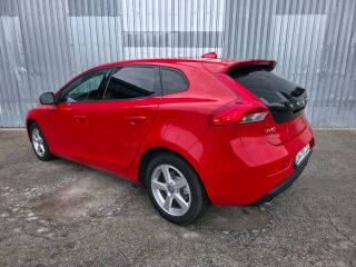 Volvo V40 Luxury Passion Red Solid 2.0 D3 110кВ