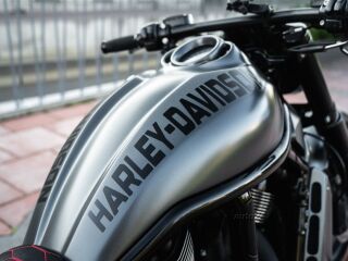 Harley-Davidson VRSCDX Night Rod Special 300-R V-twin 89kW