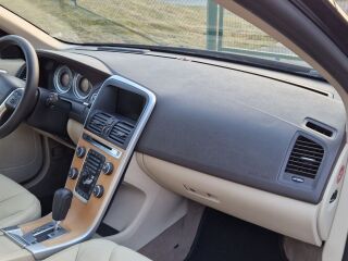 Volvo XC60 Summum AWD MY2012 2.4 D5 158kW