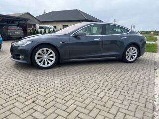 Tesla Model S 75D 158kW